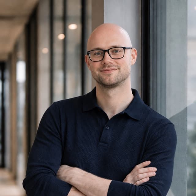 Porträt Lutz Bayer